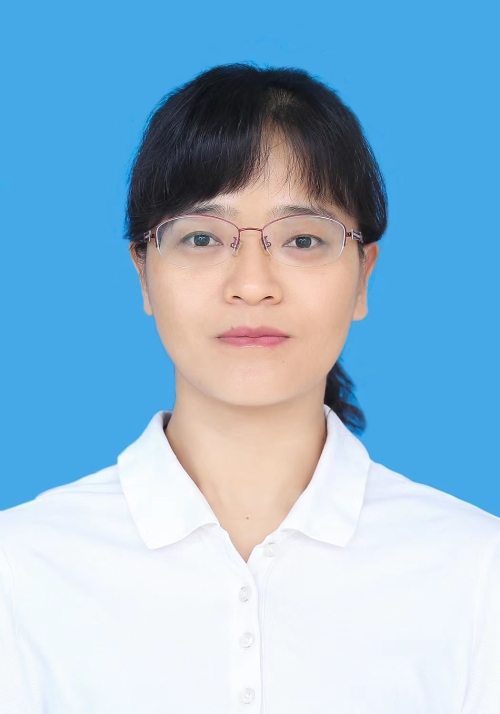 市教育体育局副局长  胡明珠（照片）